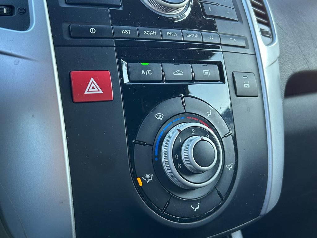 Kia Venga 1.4 CVVT X-tra|Airco|Cruise|PDC|Trekhaak|NAP|APK, Voorwielaandrijving, Euro 5, Stof, Gebruikt