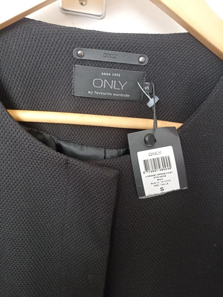 Nieuwe Only Zwarte Jas Maat S - Elegant & Tijdloos, Kleding | Dames, Jassen | Winter, Only, Zwart, Nieuw, Ophalen of Verzenden