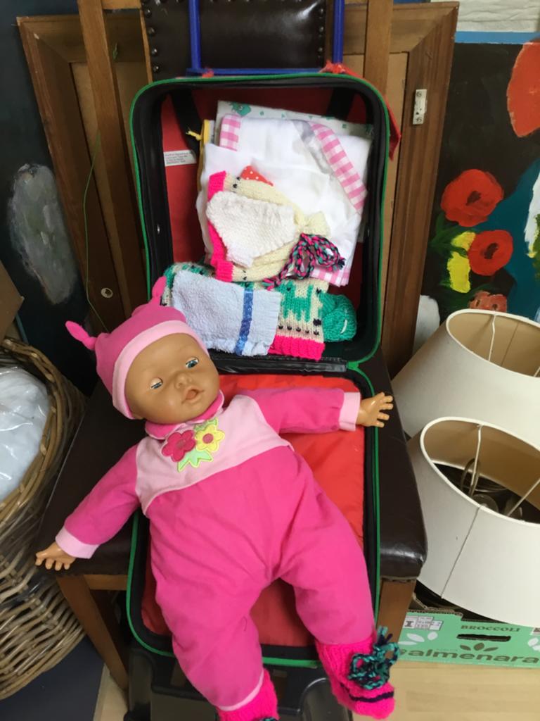 Reiskoffer met pop en poppenkleertjes, Ophalen of Verzenden, Zo goed als nieuw, Babypop