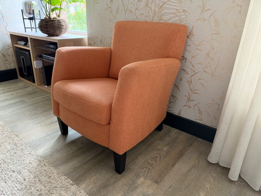 Comfortabele oranje fauteuil, Ophalen, 75 tot 100 cm, Zo goed als nieuw, 50 tot 75 cm