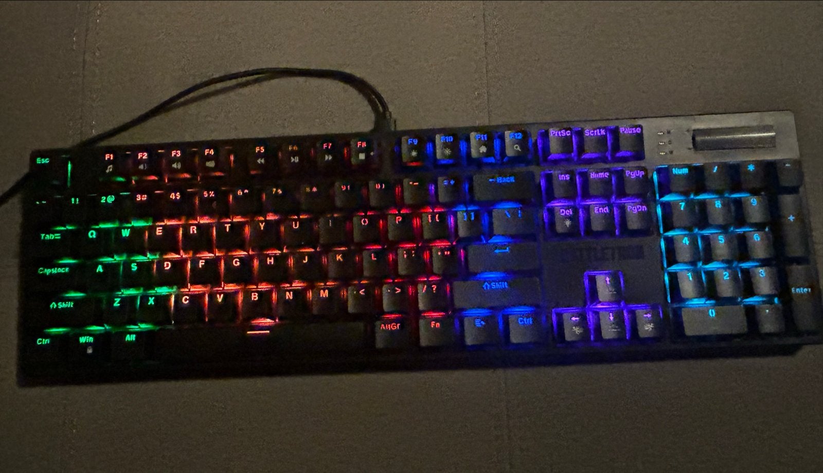 Battletron Gaming Toetsenbord met RGB Verlichting, Gaming toetsenbord, Ophalen of Verzenden, Zo goed als nieuw, Qwerty