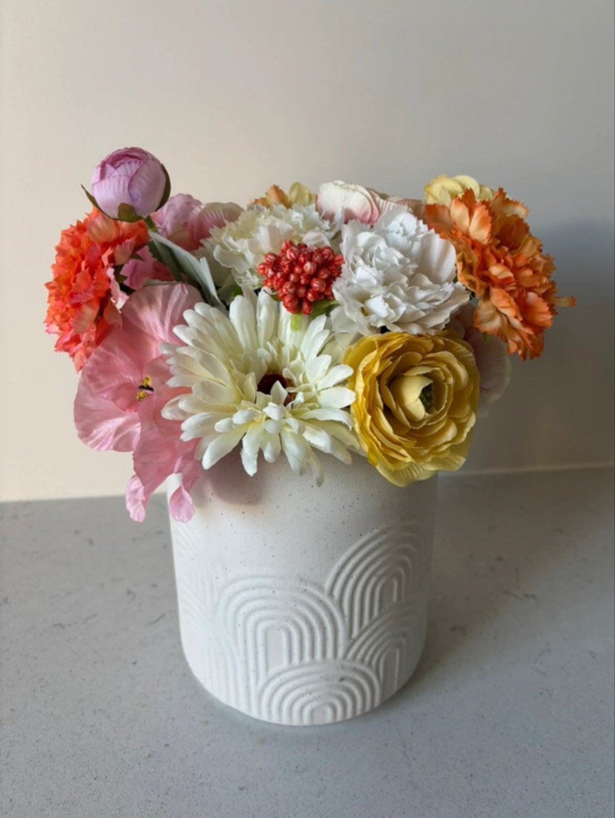 Vaas met kunstbloemen, Huis en Inrichting, Woonaccessoires | Vazen, Ophalen, Meerkleurig, Inclusief decoratie, Zo goed als nieuw