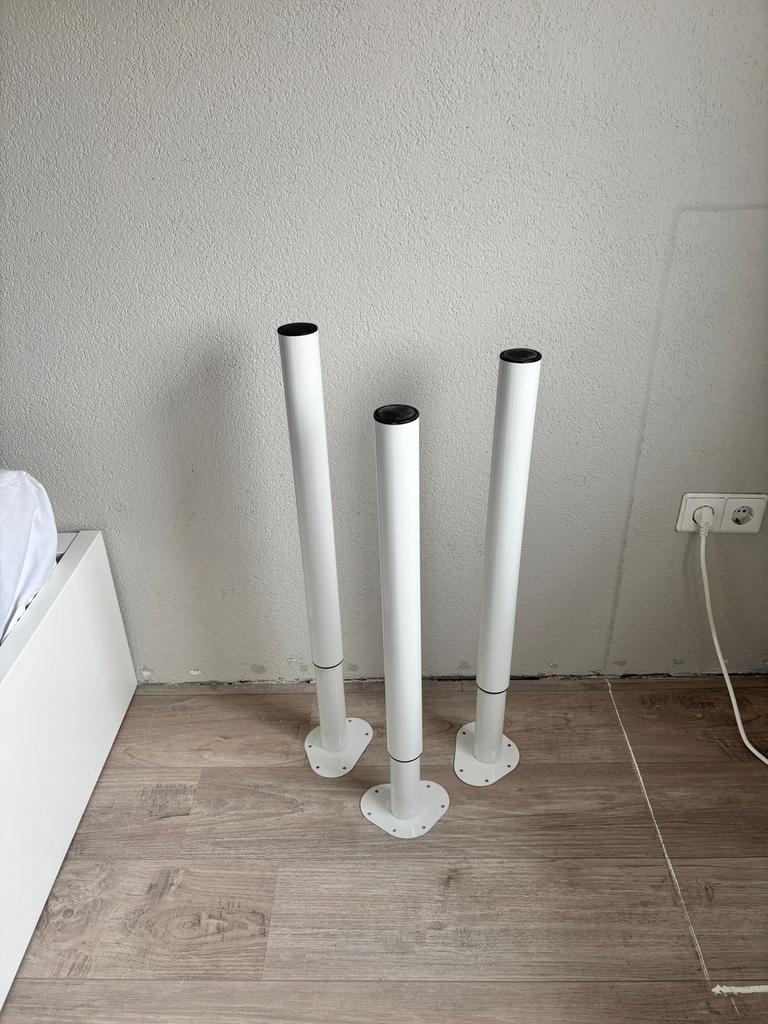 3 Meubelpoten verstelbaar staal 5,6x70-110cm wit, Ophalen, Zo goed als nieuw, Rond, 100 tot 150 cm