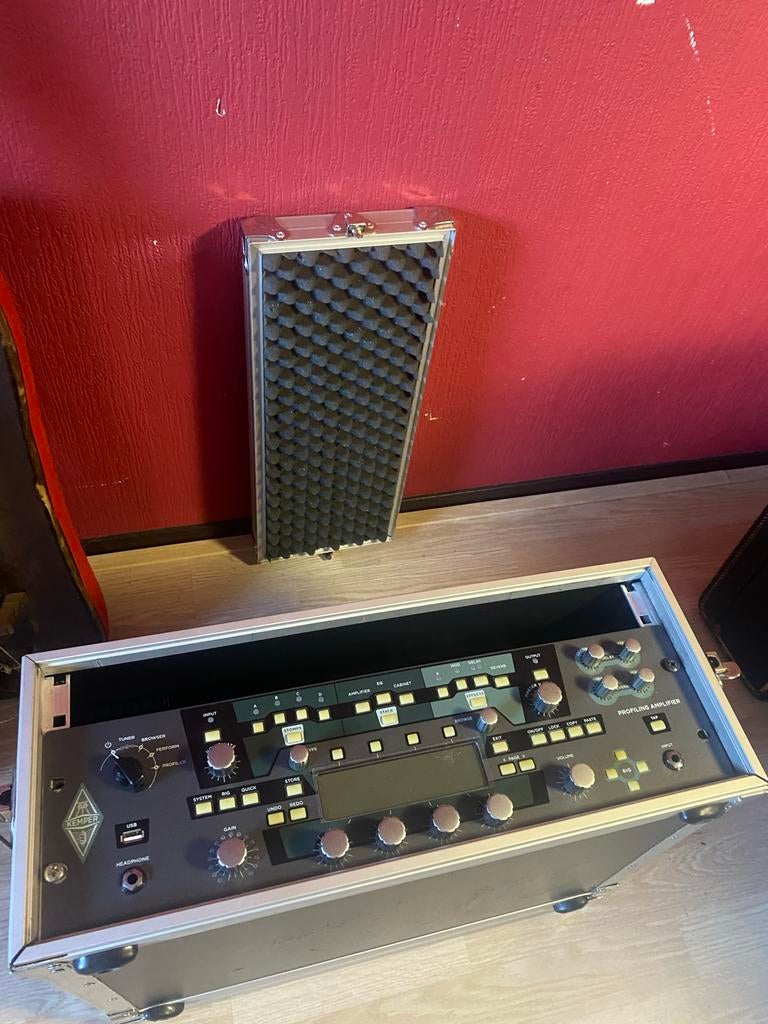 Kemper Profiling Amplifier met Remote en Flightcase, Muziek en Instrumenten, Versterkers | Bas en Gitaar, Gebruikt, Gitaar, 100 watt of meer