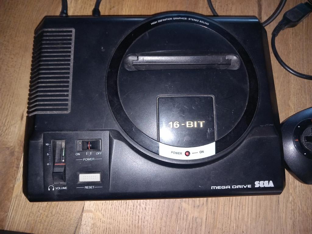 Sega Mega Drive met 2 controllers en 2 originele spellen, Spelcomputers en Games, Spelcomputers | Sega, Ophalen of Verzenden, Mega Drive