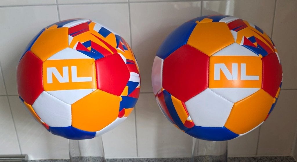 WK Voetbalspel MET GRATIS 2 WK BALLEN UNIEK SPEL, Een of twee spelers, Ophalen, Nieuw, WillieWispel