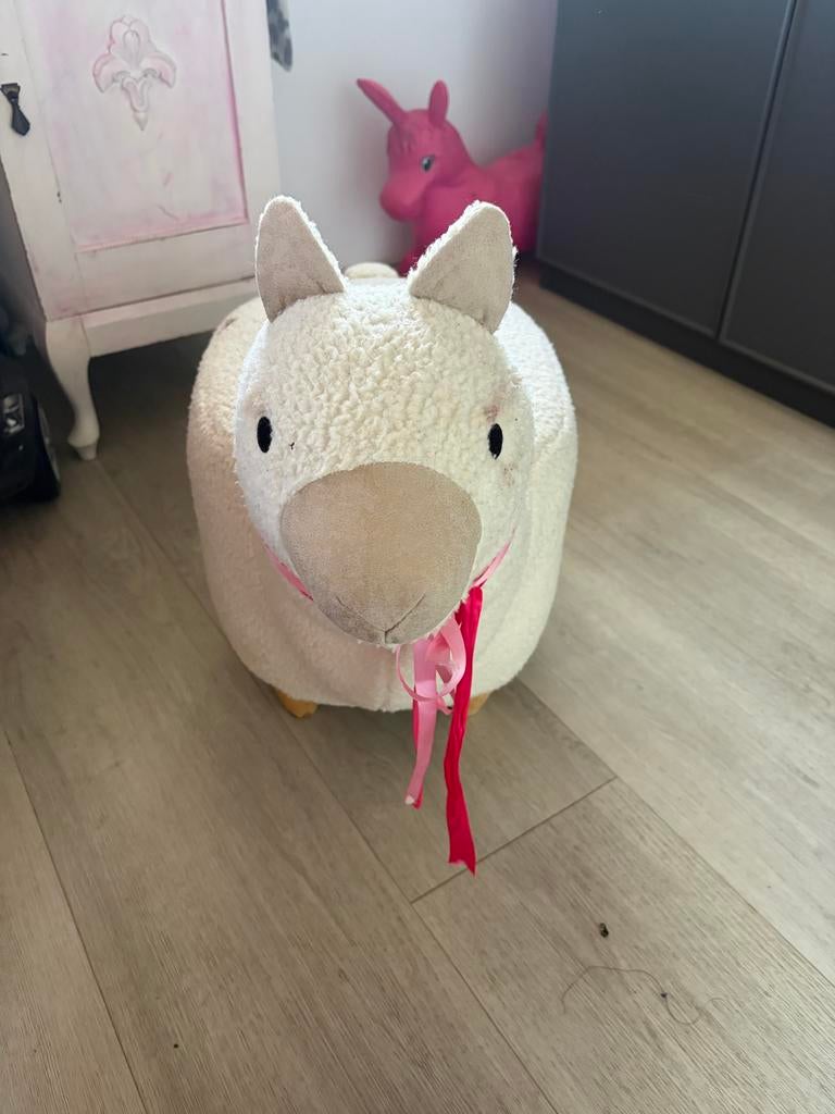 Witte schaap poef met roze lint, Ophalen, Minder dan 50 cm, Gebruikt, 50 tot 75 cm