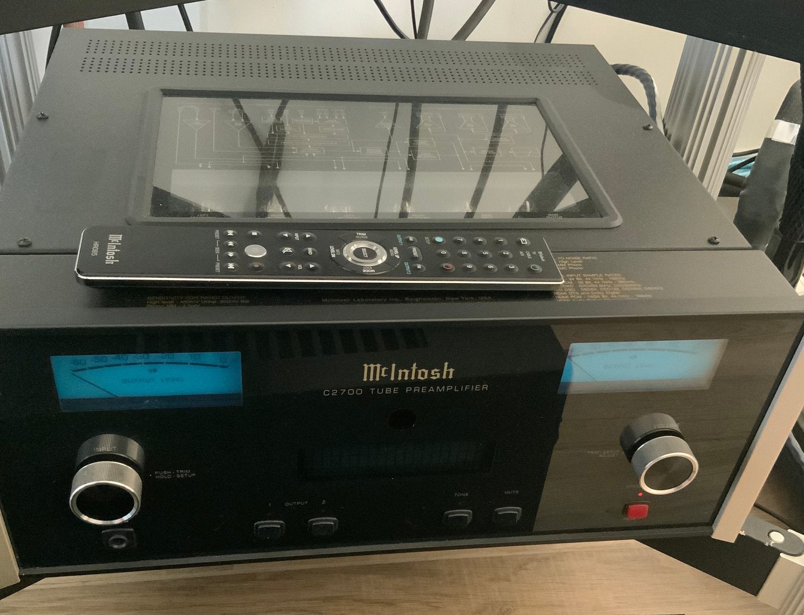 McIntosh C2700, Audio, Tv en Foto, Ophalen of Verzenden, Zo goed als nieuw, 120 watt of meer, Overige merken
