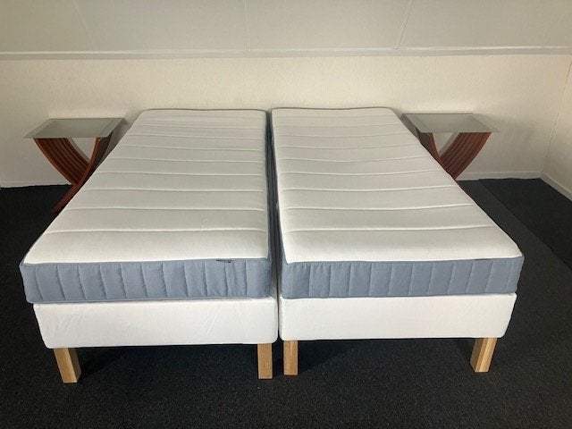 2x 1-persoons boxspring IKEA, incl. bodem en matras. Nieuw, Ophalen, 90 cm, Eenpersoons, Wit
