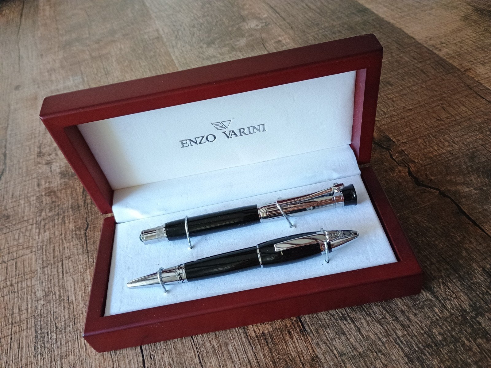 Enzo Varini pennenset - Vulpen, Ophalen of Verzenden, Vulpen, Overige merken