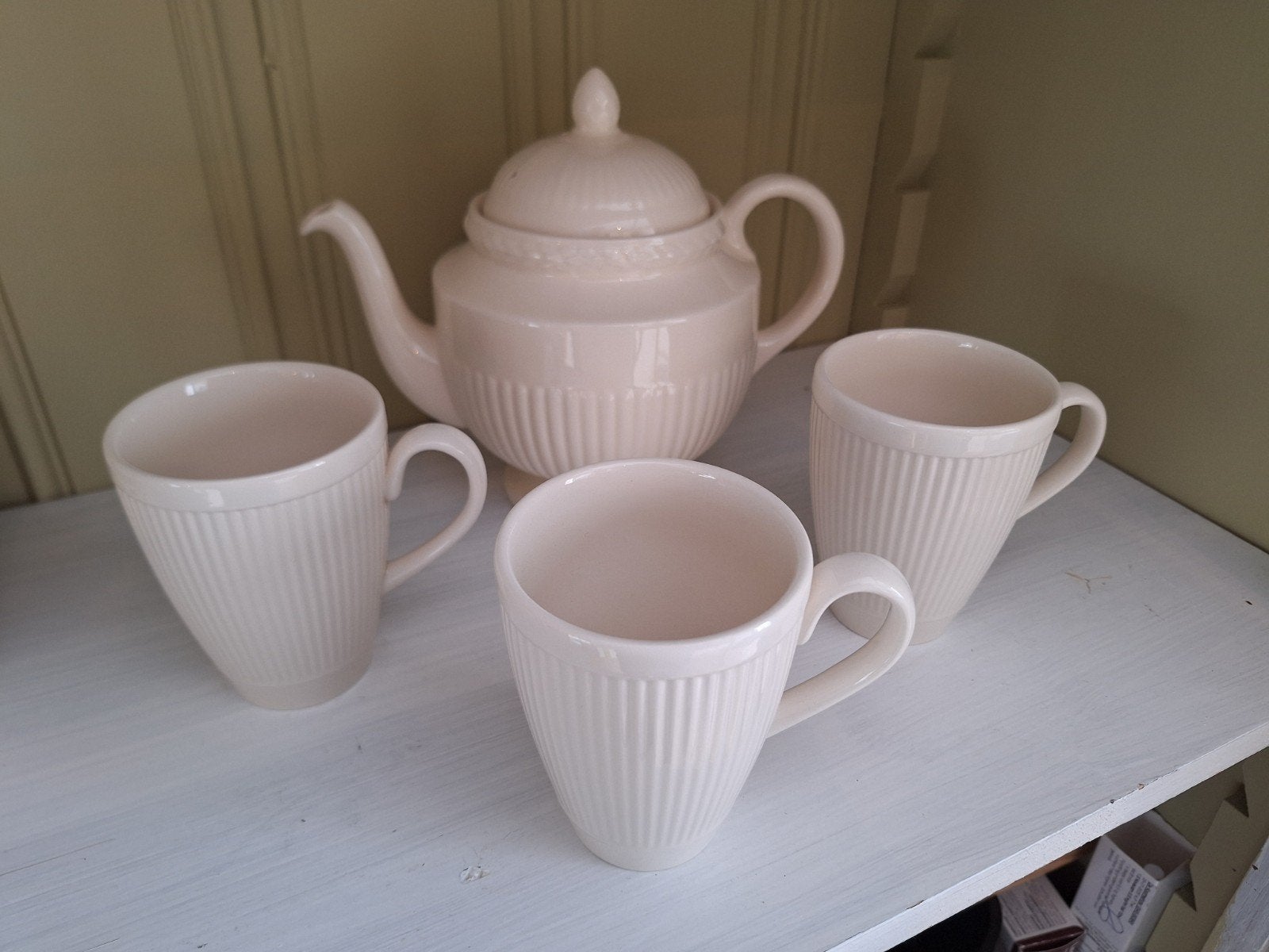 Wedgwood theepot met 3 mokken, Ophalen