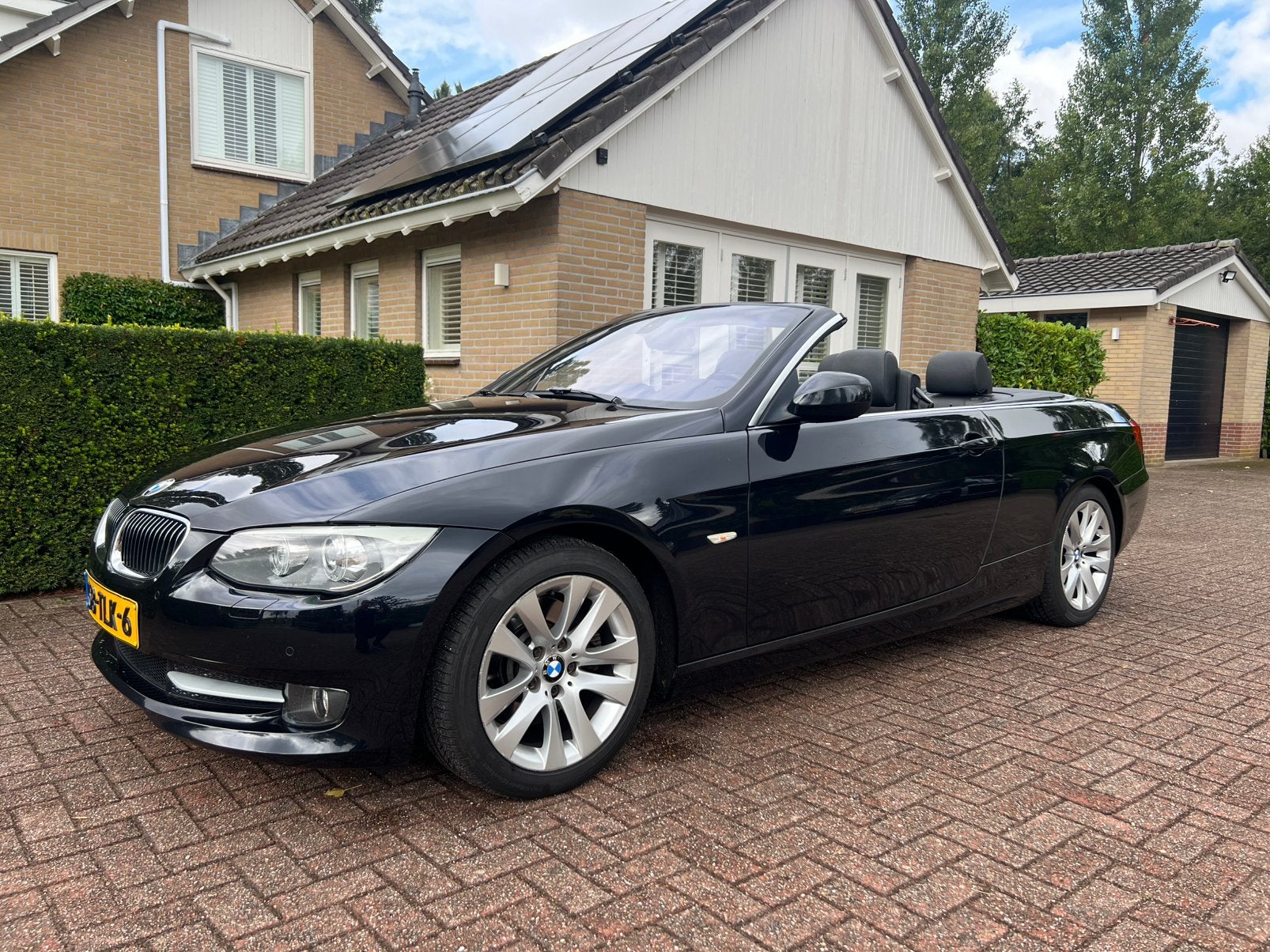 BMW 325i Cabrio High Executive Vol Leder, Topuitvoering!, 745 kg, Achterwielaandrijving, Zwart, Cabriolet