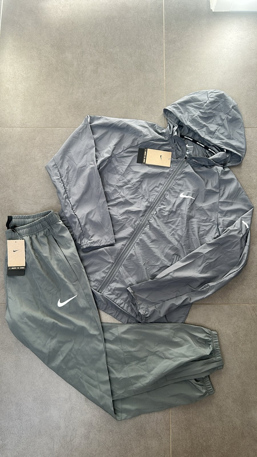 Nike Muller Trainingspak Maat M Grijs - Nieuw met labels, Kleding | Heren, Sportkleding, Maat 48/50 (M), Nieuw, Ophalen of Verzenden