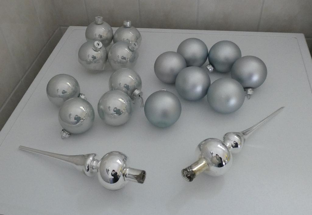Kerstballen en decoratie zilver/grijs, Ophalen, Gebruikt