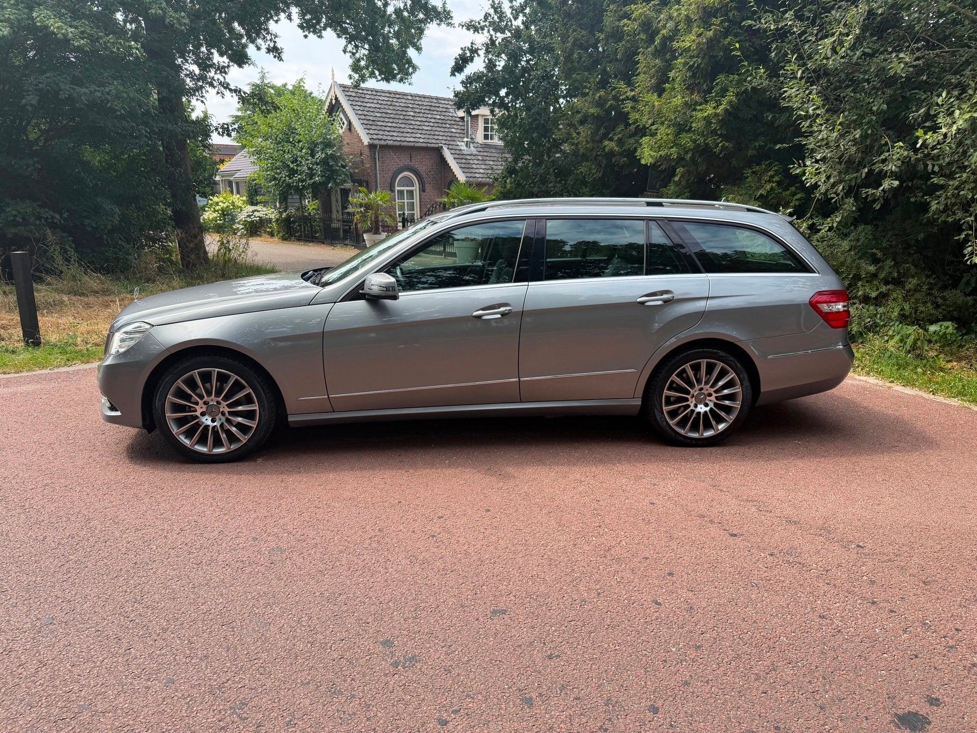 Mercedes-Benz E-klasse Estate 200 CGI Avantgarde / Navi / xe, Automaat, Achterwielaandrijving, Gebruikt, 4 cilinders