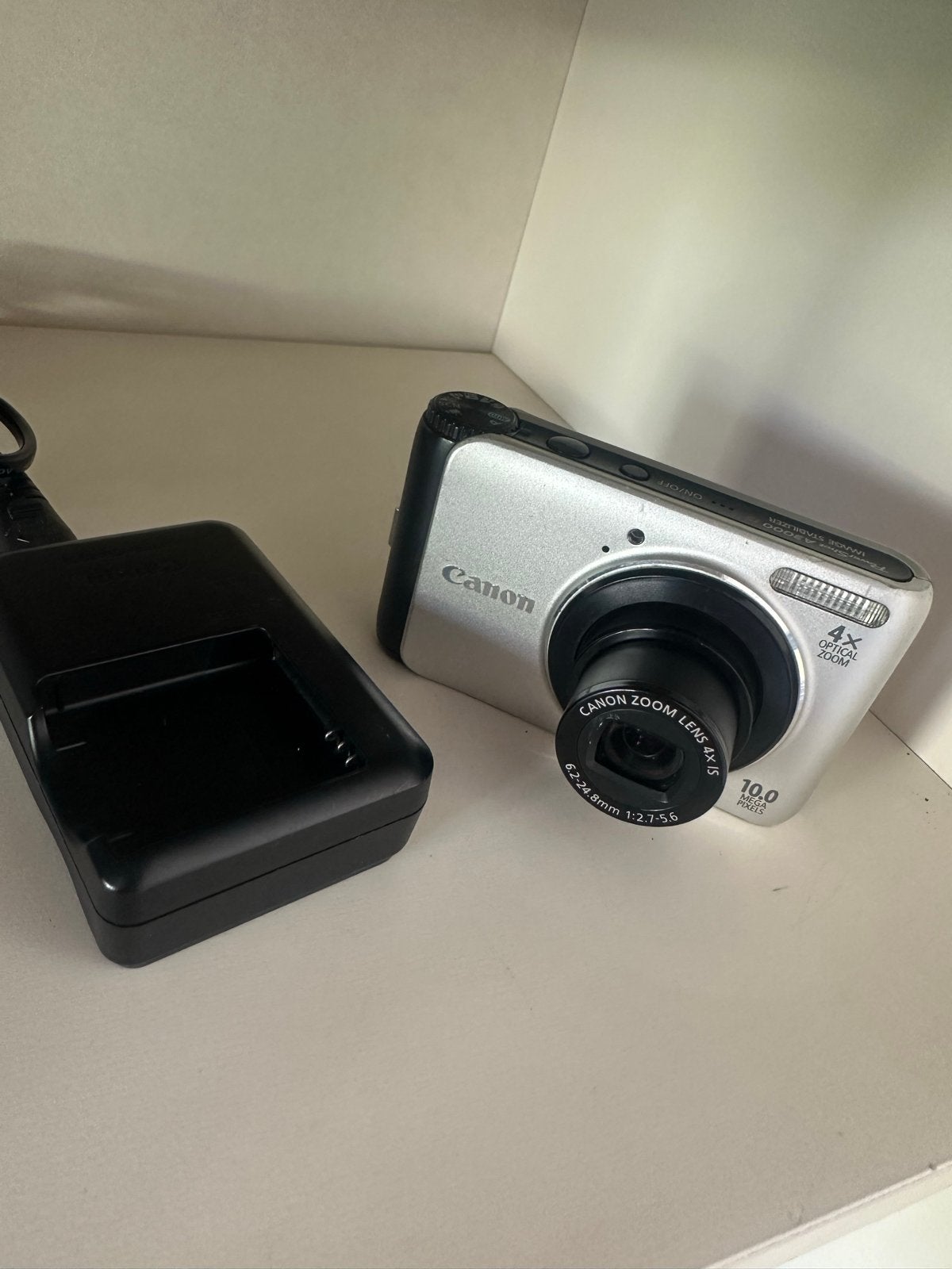 Canon PowerShot A2000 IS Digitale Compactcamera, Ingebouwde flitser, Gebruikt, Canon, Oplader