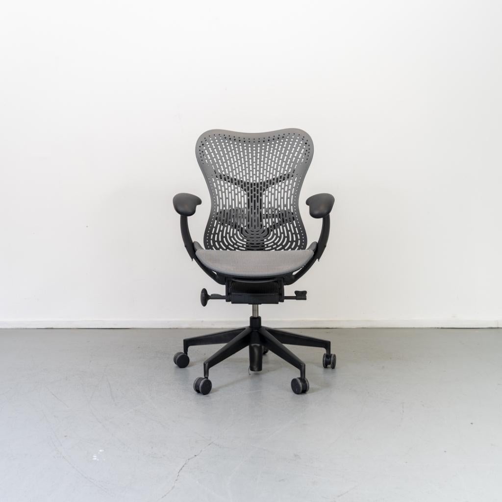 5x Herman Miller Mirra 2 Bureaustoel Alpine - Graphite, Niet ingevuld, Niet ingevuld, Ophalen of Verzenden, Zo goed als nieuw