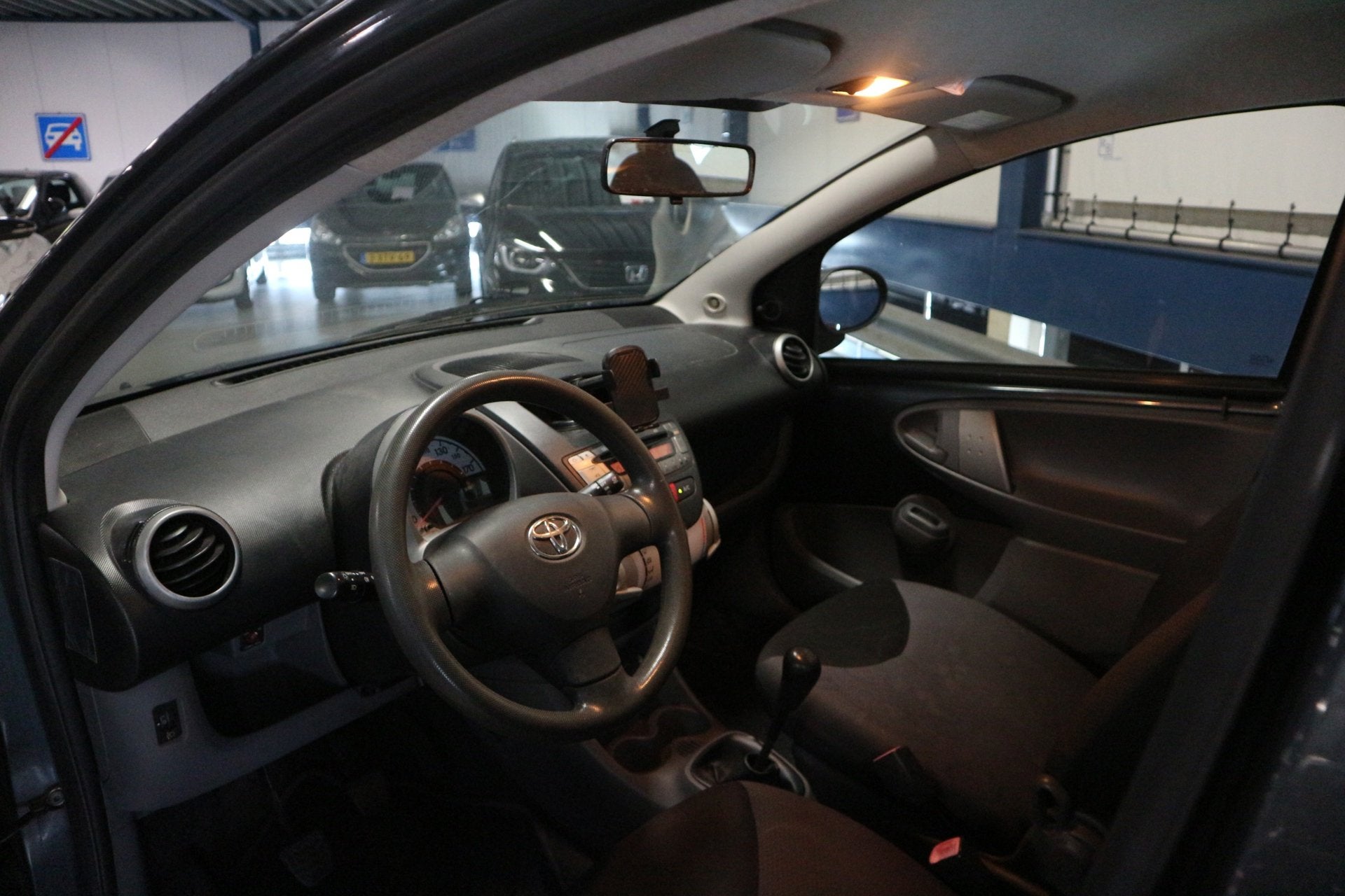 Toyota Aygo 1.0-12V Sport / AIRCO / NIEUWE APK / 5 DEURS ! !, Auto's, Voorwielaandrijving, Gebruikt, 4 stoelen, 68 pk