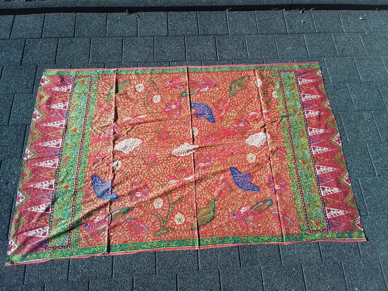 Vintage Batik Stof Rood met Groene Rand en Vogels, Ophalen of Verzenden