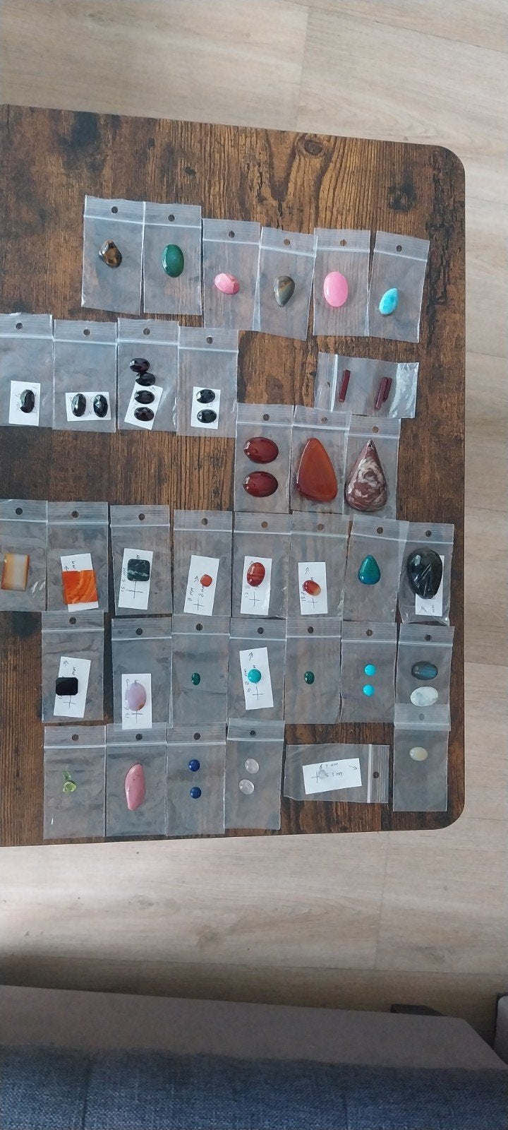 Lot edelstenen geslepen, Ophalen, Zo goed als nieuw, Overige kleuren, Handen en Nagels