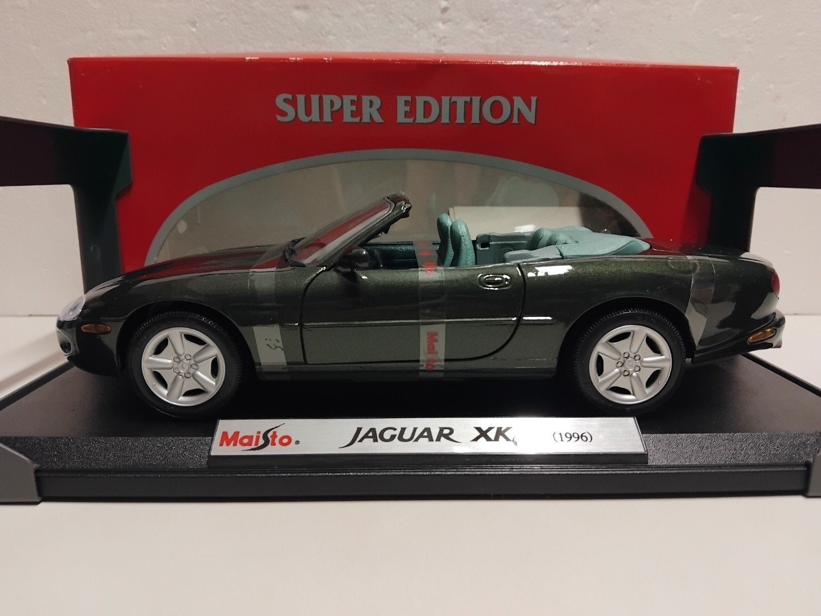 Jaguar XK 8 Convertible darkgreen Maisto metal 1:18 KRD, Ophalen of Verzenden, Zo goed als nieuw, Auto, Maisto