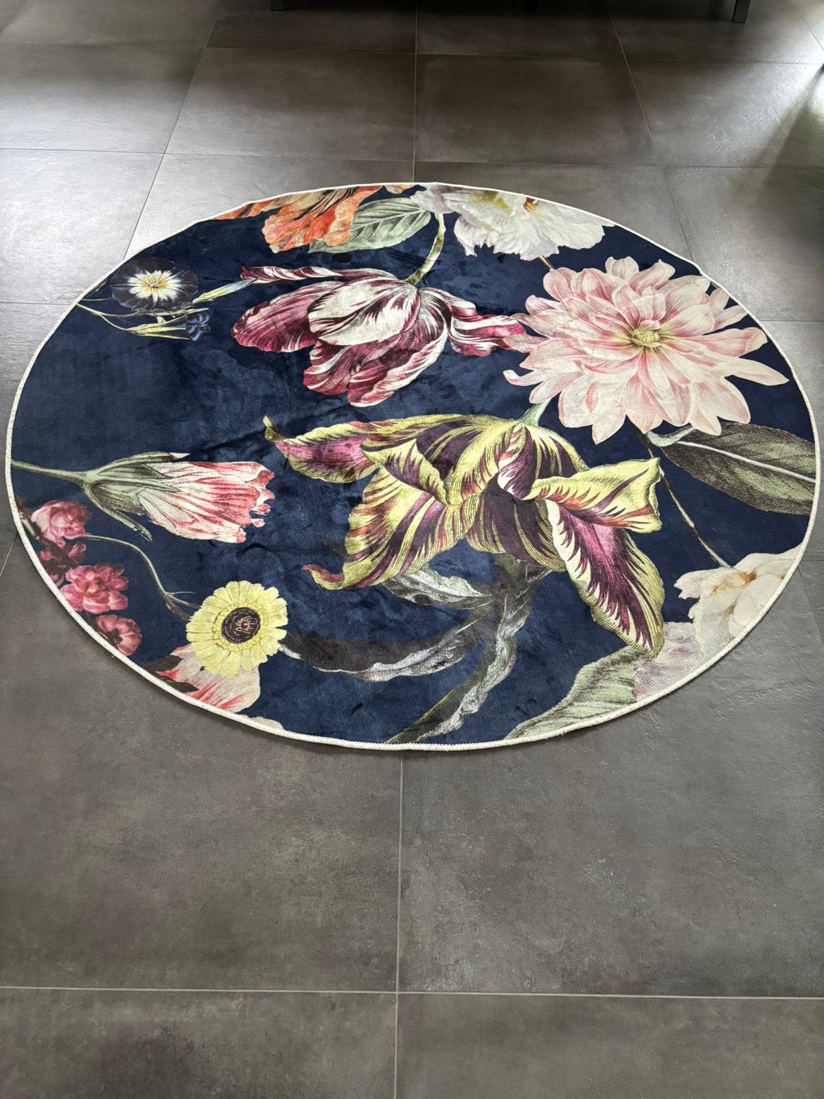 Rond vloerkleed met bloemenmotief zo goed als nieuw!, Ophalen, 150 tot 200 cm, Rond, Zo goed als nieuw