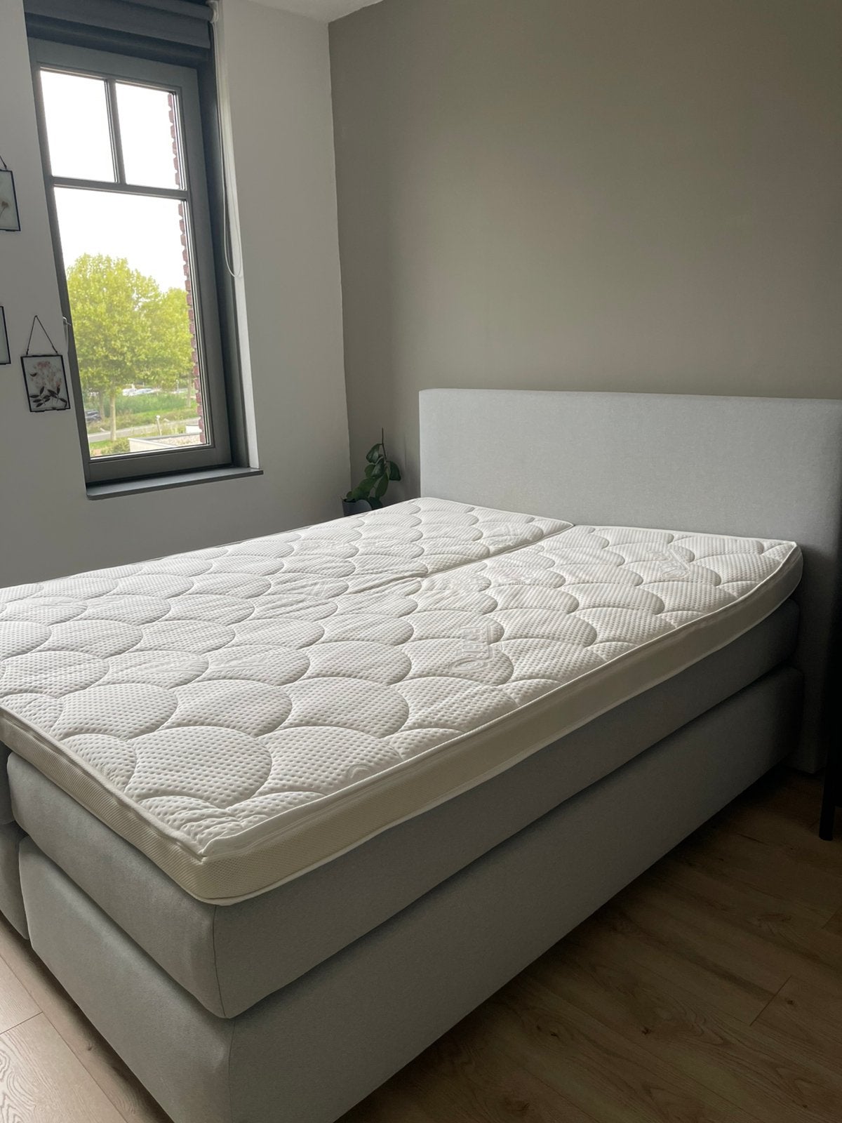 Karlsson boxspring 1,60 lichtgrijs, Ophalen of Verzenden, Zo goed als nieuw, Tweepersoons, 160 cm