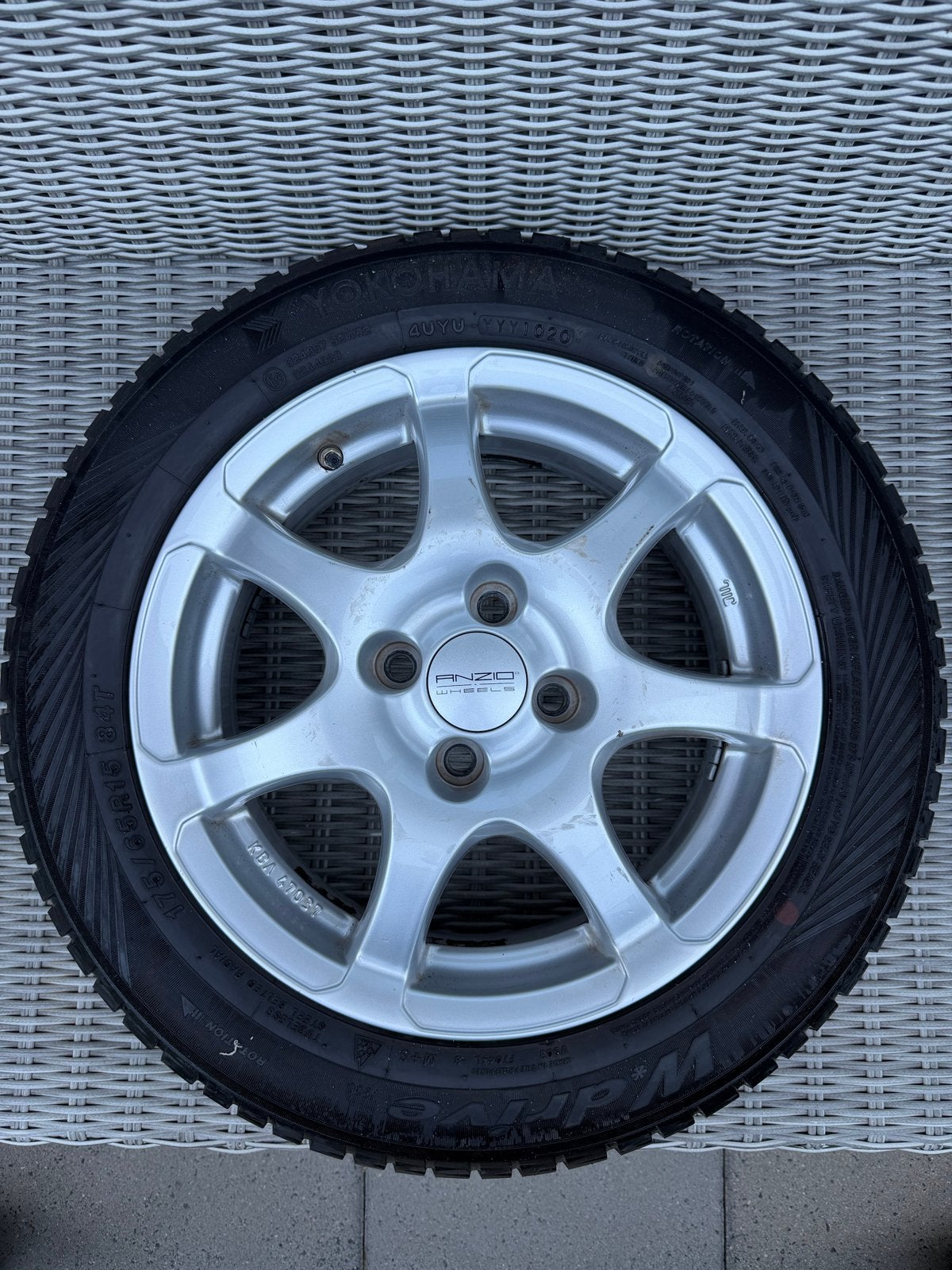 Anzio velgen met Yokohama winterbanden 175/65R15, Ophalen, Gebruikt, 15 inch, 175 mm