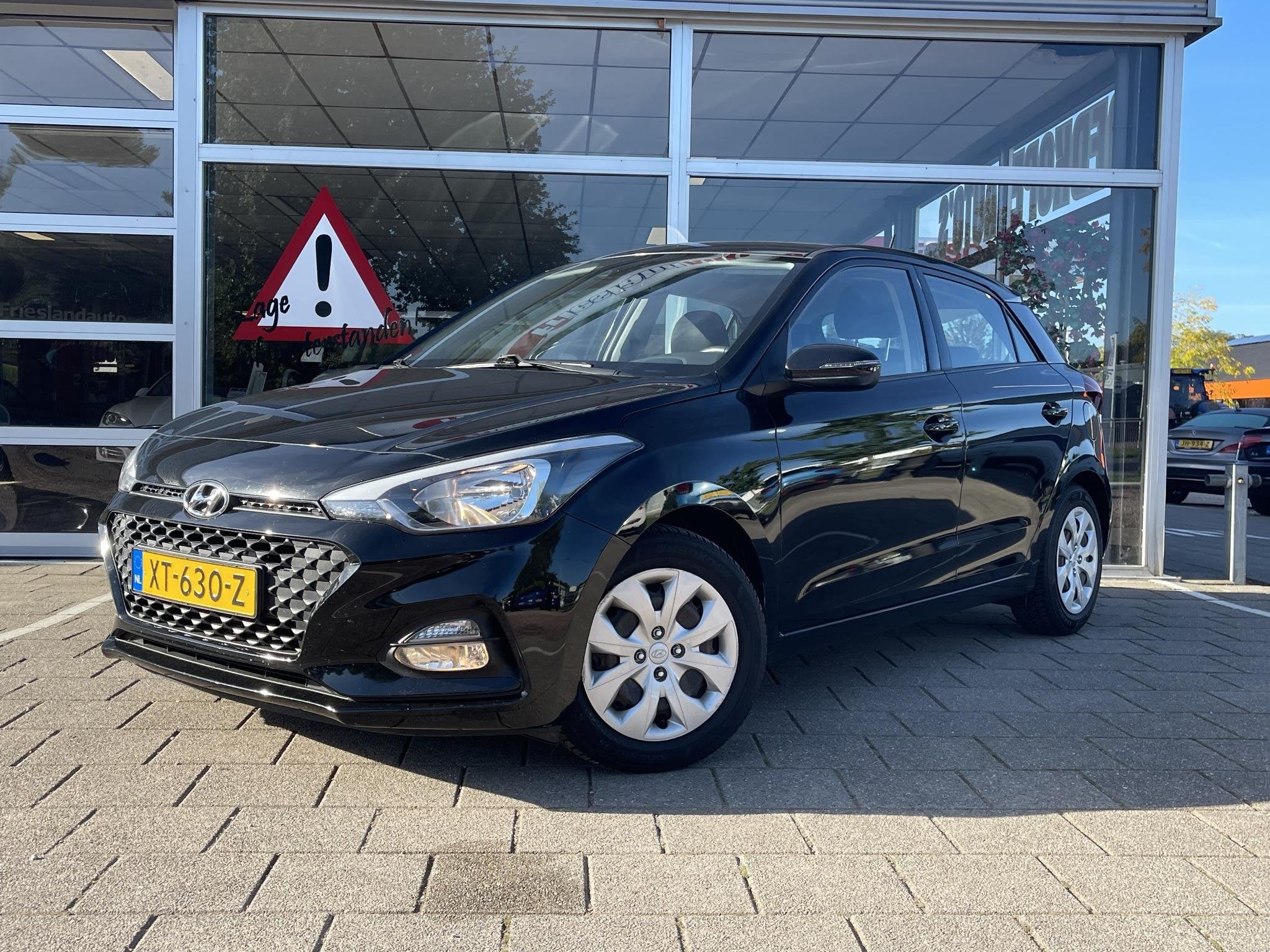 Hyundai i20 1.0 T-GDI Comfort /Cruise/Clima/Navi/Camera/PDC, Auto's, Voorwielaandrijving, Euro 6, Met garantie (alle), Zwart