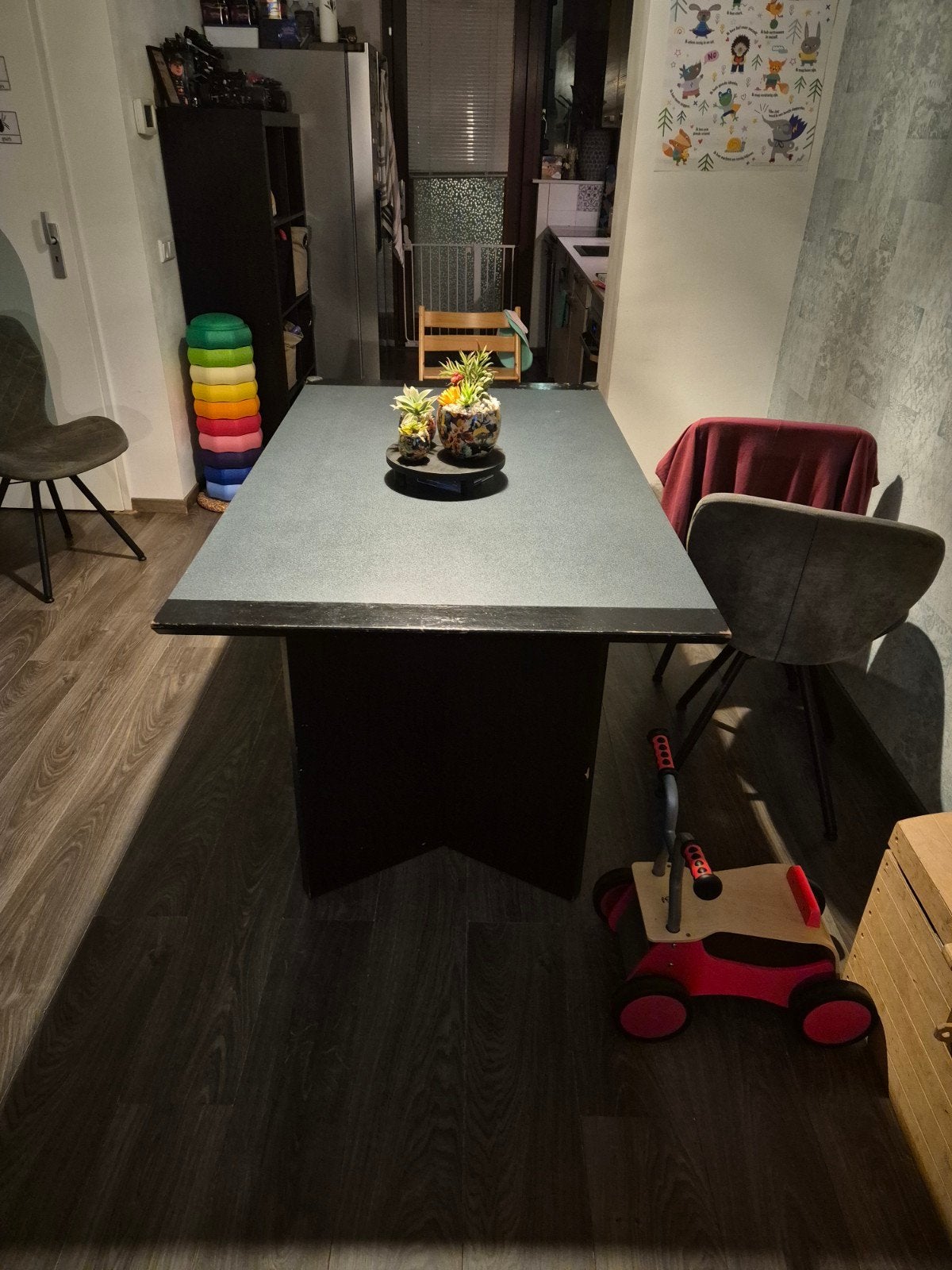 Stevige eettafel, klaar voor een nieuwe ronde, Huis en Inrichting, Ophalen, Overige materialen, Gebruikt, 50 tot 100 cm