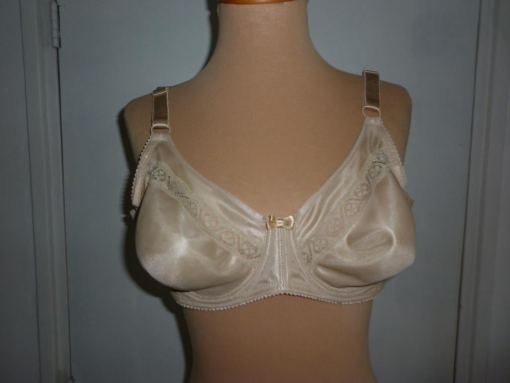 beugelBh maat 90C, Kleding | Dames, Ondergoed en Lingerie, Verzenden, Beige, BH