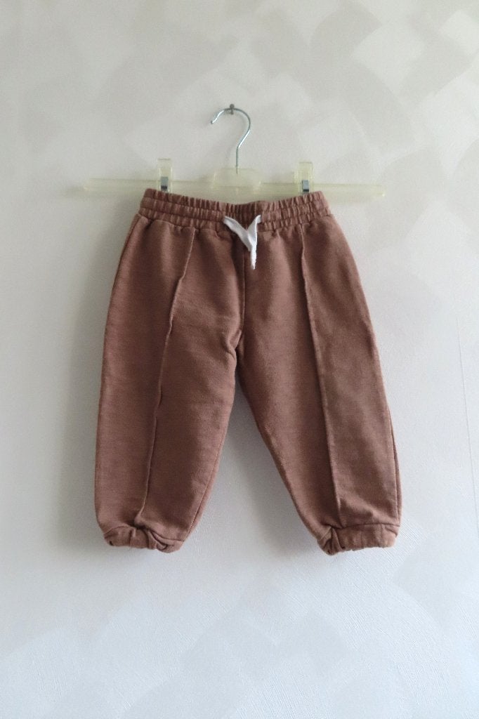 Joggingbroek Bruin Zeeman mt 86 (L126), Zeeman, Broekje, Ophalen of Verzenden, Zo goed als nieuw