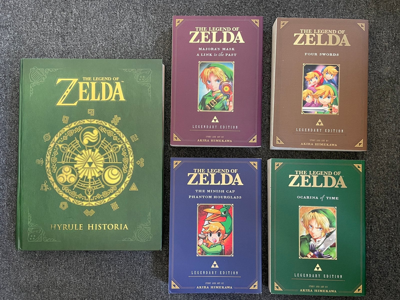 4 delen strips Legend of Zelda + Hyrule Historia, Boeken, Ophalen, Gelezen