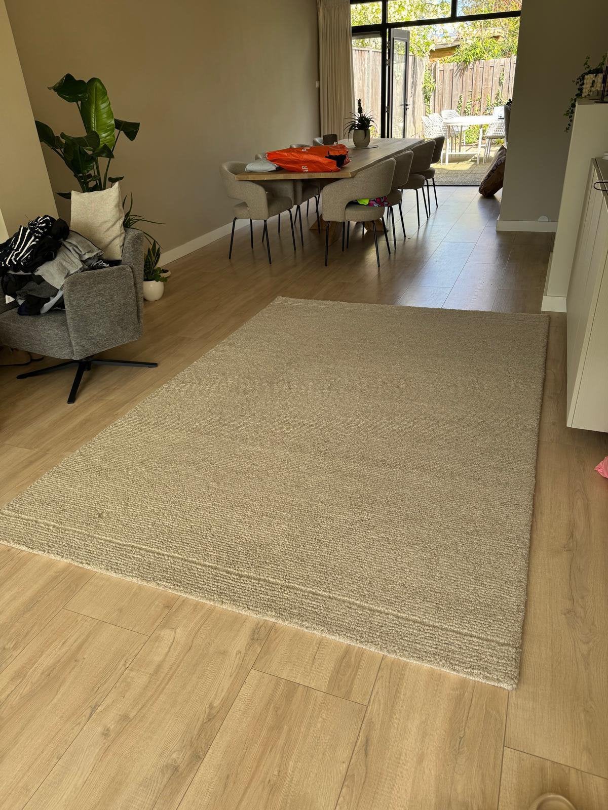 Vloerkleed Kwantum, model ‘Beau’ beige uitvoering., Huis en Inrichting, Ophalen, Beige, Zo goed als nieuw, 5 tot 10 m²
