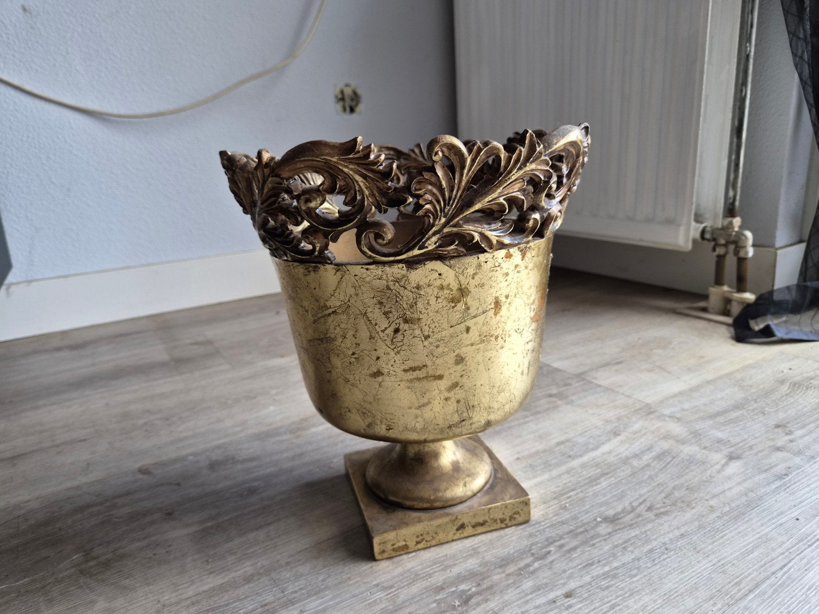 Decoratieve Gouden Vaas met Barokke Details, Antiek en Kunst, Ophalen
