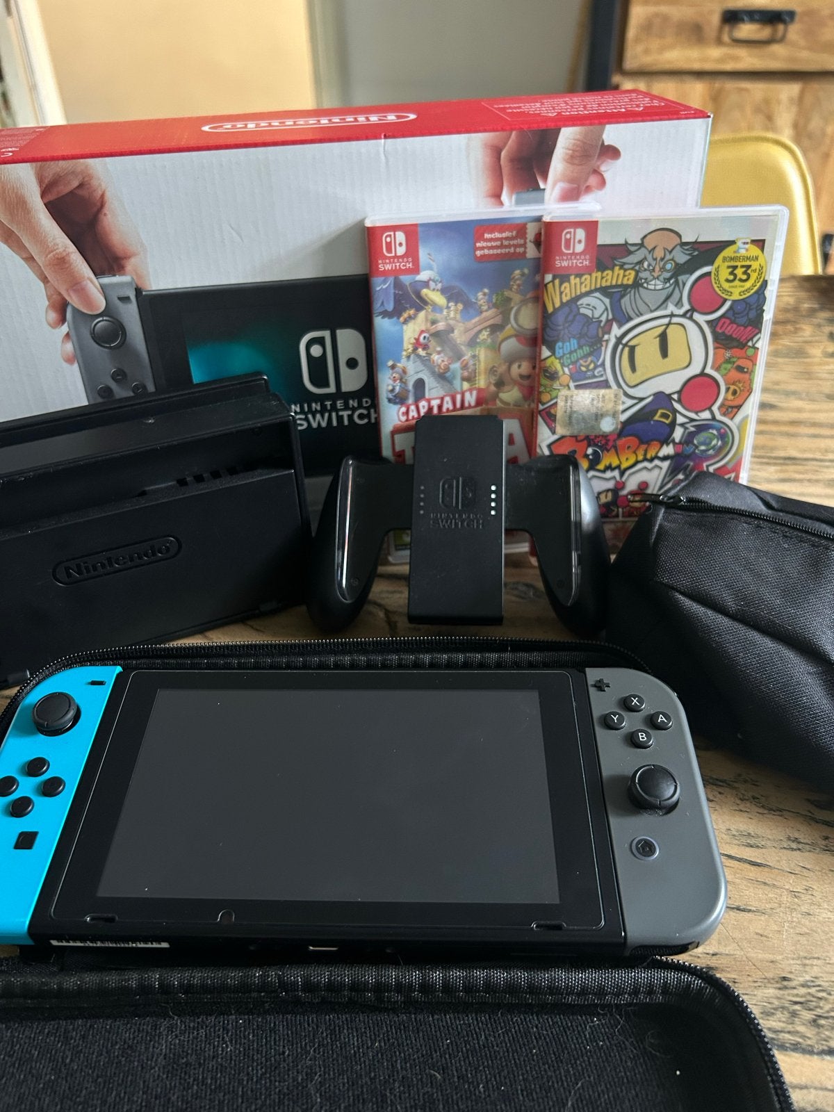 Nintendo Switch met 3 games, 2 controllers en hoes, Spelcomputers en Games, Spelcomputers | Nintendo Switch, Ophalen, Met games