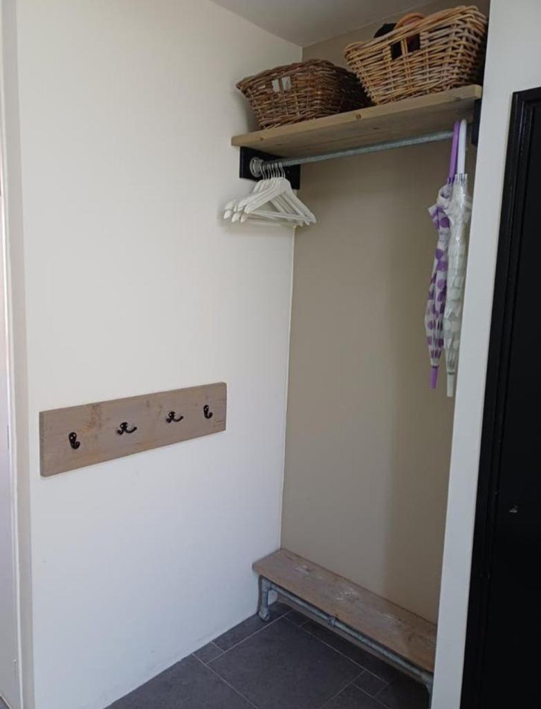 Kapstok steigerbuizen en steigerhout, Huis en Inrichting, Woonaccessoires | Kapstokken, Ophalen, Hout, Wandkapstok, Minder dan 100 cm