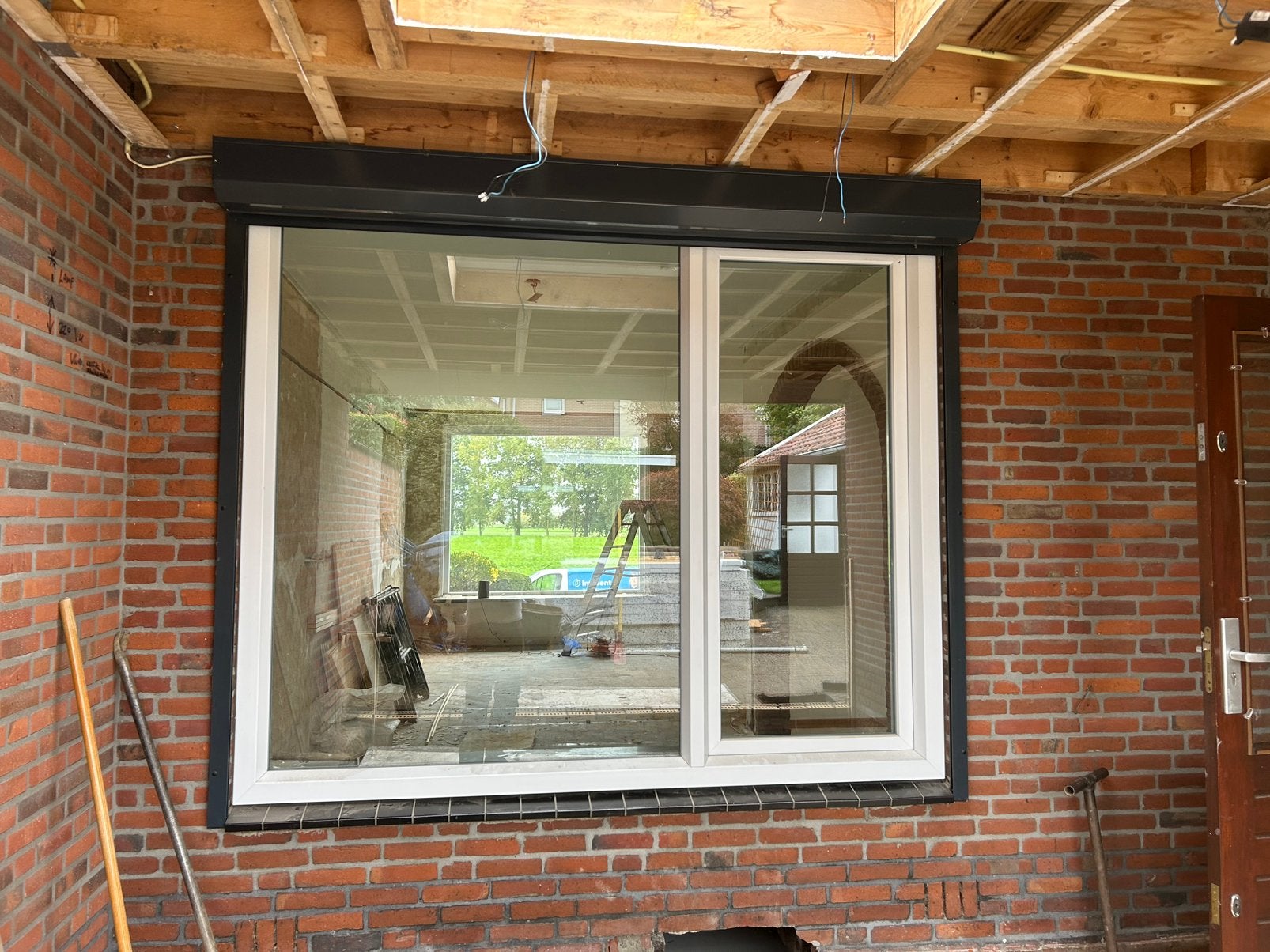 Te koop kunstof kozijn met elektrische rolluik, Ophalen, Kunststof, Zo goed als nieuw, 150 tot 225 cm