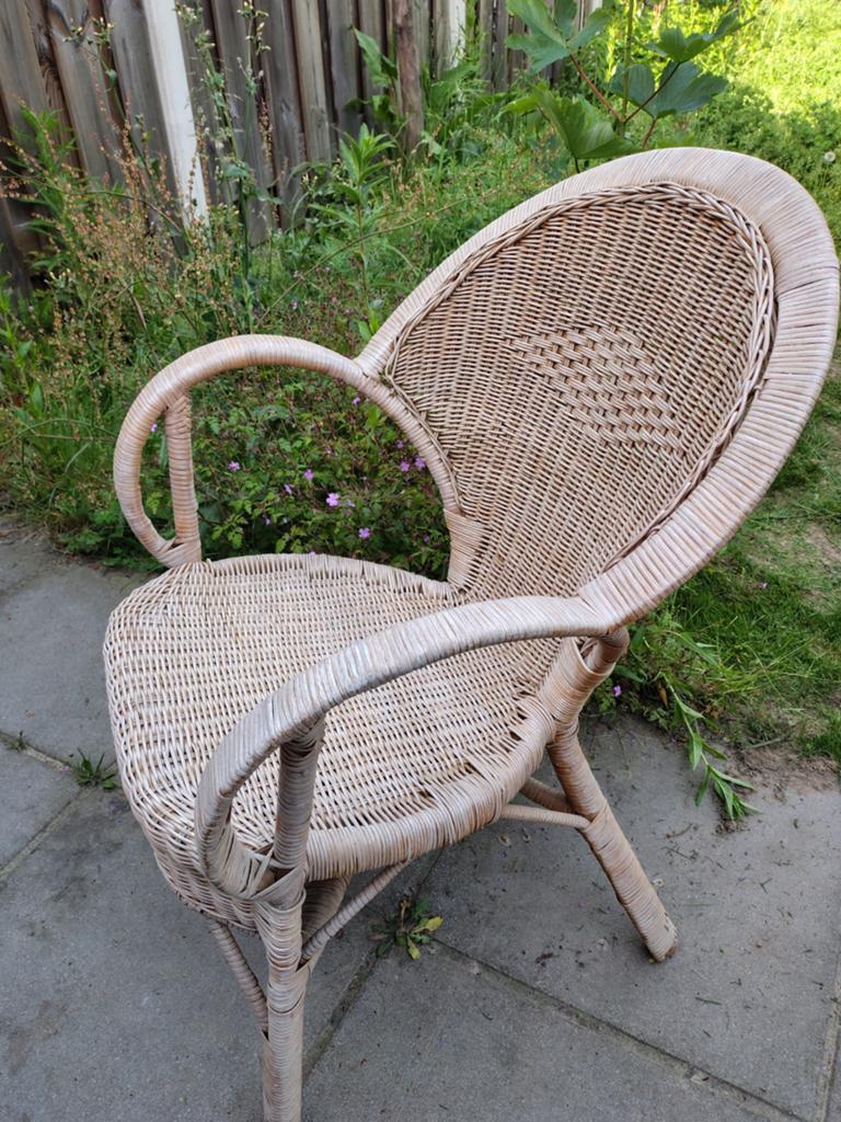 Vintage rieten stoel, Huis en Inrichting, Stoelen, Gebruikt, Wit, Riet of Rotan, Ophalen of Verzenden