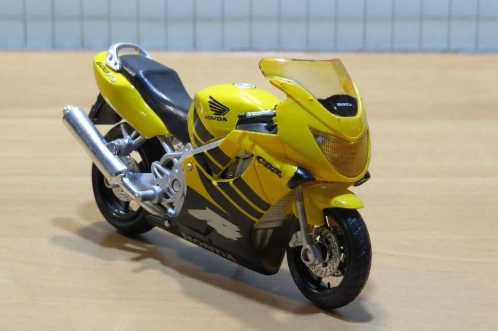 Honda CBR600F yellow 1999 1:18 los, Maisto, May Cheong Group France S.A.S., Nieuw, Ophalen of Verzenden