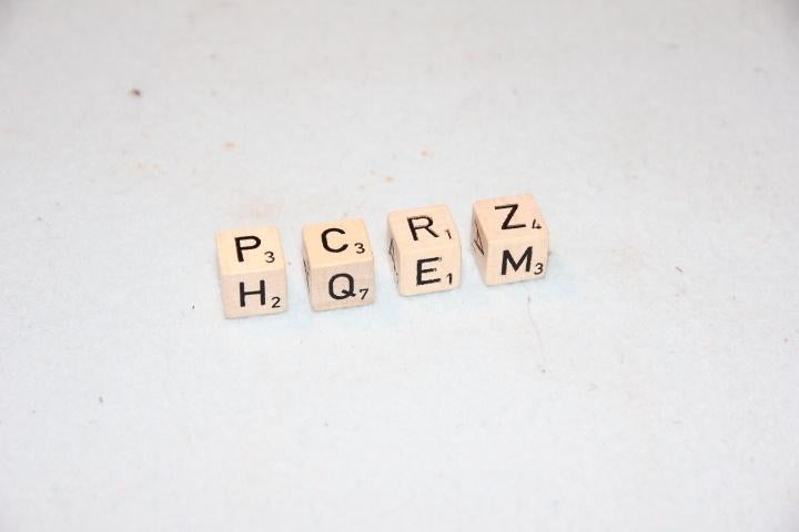 Boggle dobbelstenen met letters, 10 cent per stuk of gratis, Vijf spelers of meer, Ophalen, Zo goed als nieuw, Hasbro