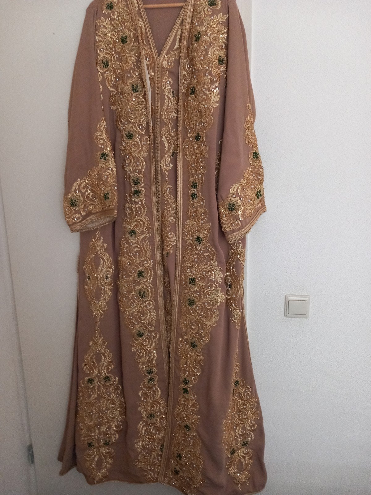 Prachtige Marokkaanse Takchita Te Huur, Kleding | Dames, Overige typen, Bruin, Maat 42/44 (L), Ophalen of Verzenden