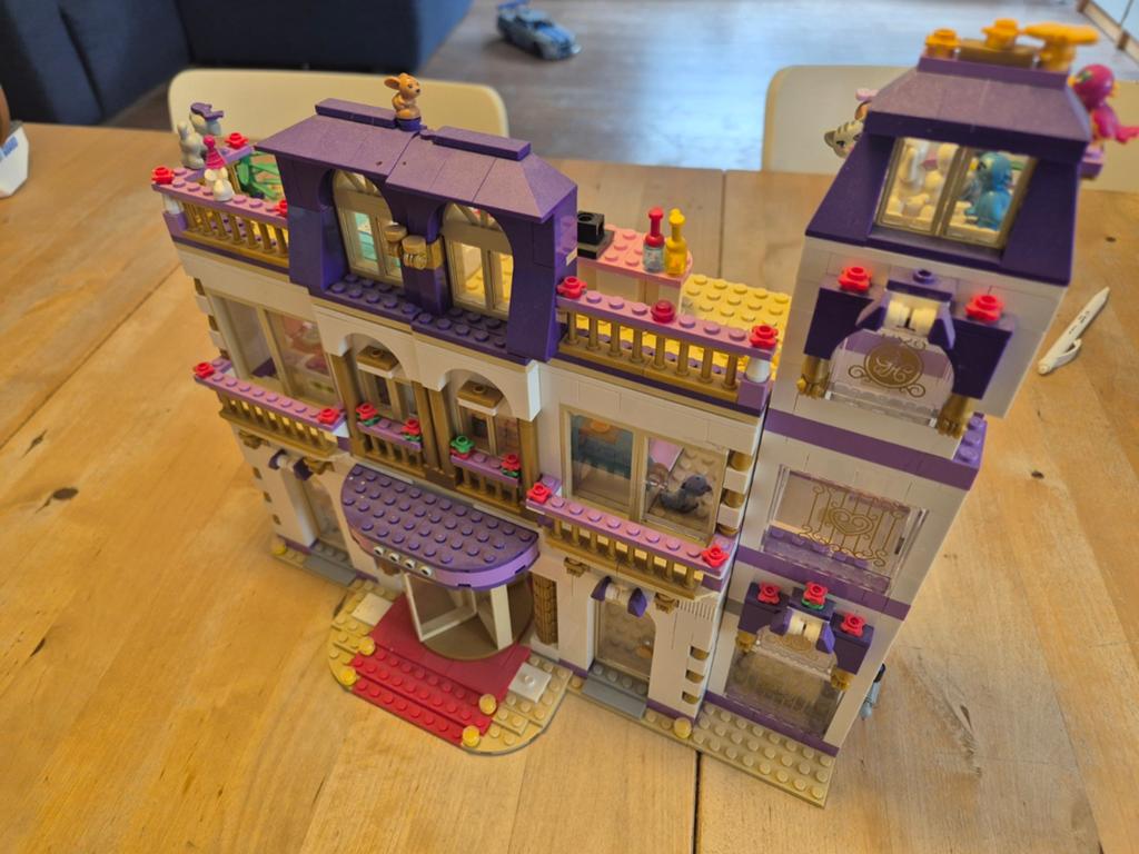 Lego friends heartlake grand hotel niet compleet, Kinderen en Baby's, Speelgoed | Duplo en Lego, Ophalen of Verzenden