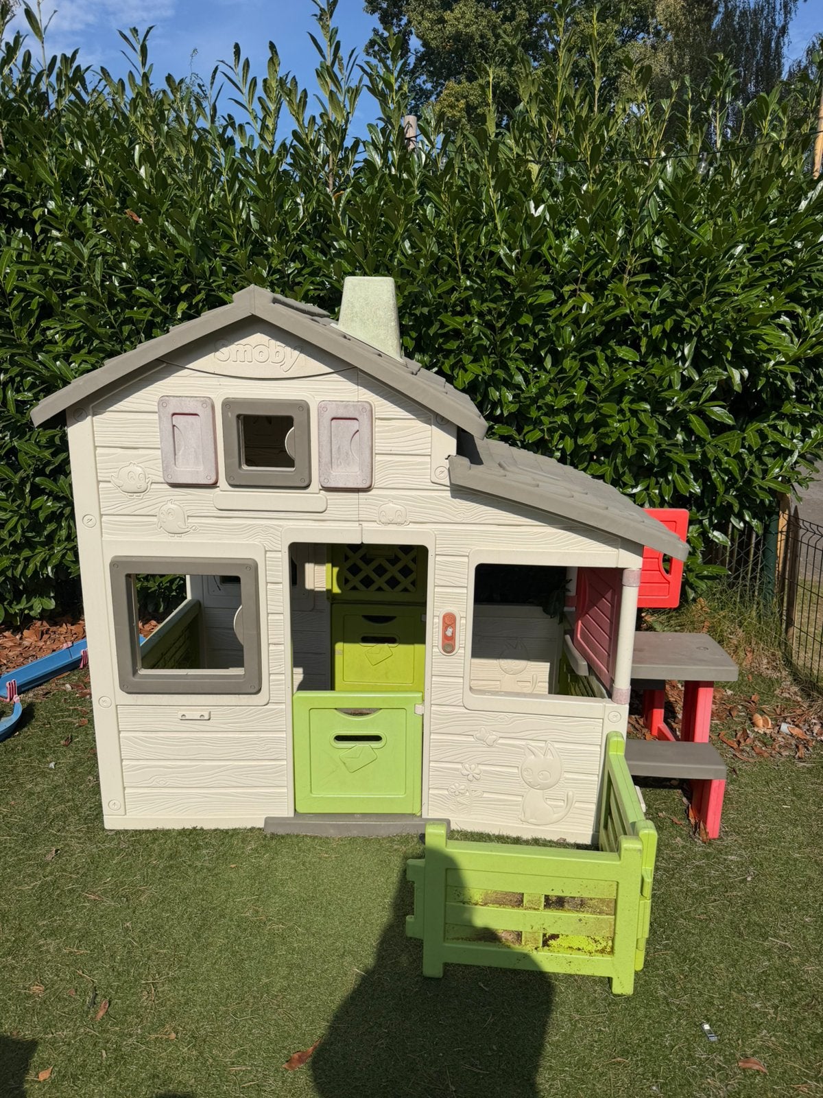 Smoby speelhuisje groot met picknick bankje, Ophalen of Verzenden, Gebruikt, Kunststof