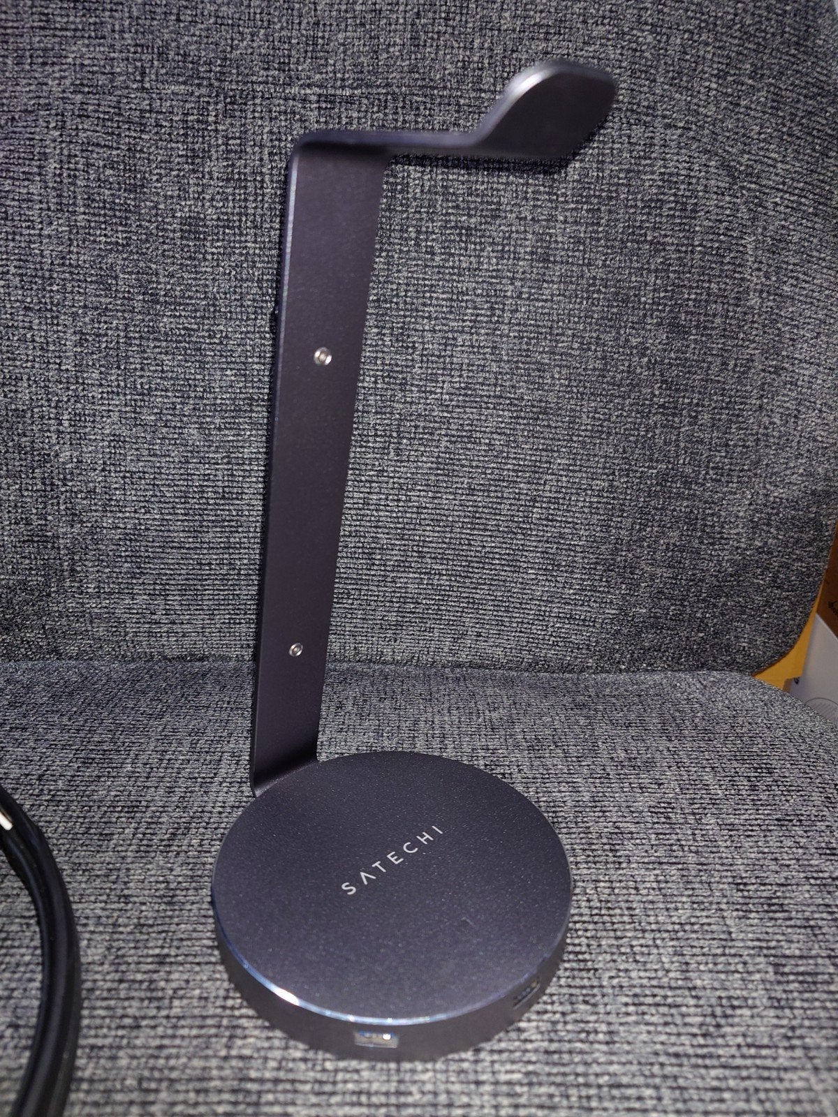 Satechi koptelefoon standaard met USB doorvoer, Ophalen, Gebruikt, Overige merken