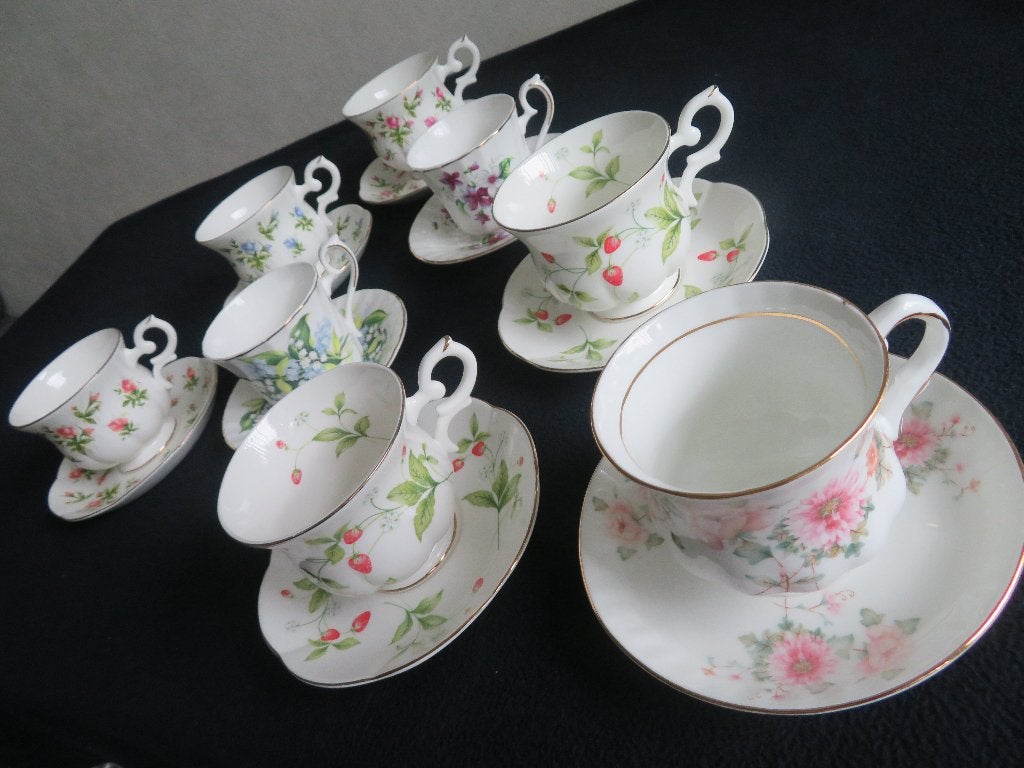Set van 8 porseleinen Vintage theekopjes met schotels, Ophalen of Verzenden