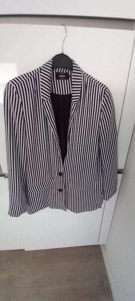 Only Zwart/wit gestreepte blazer maat 36., Kleding | Dames, Jasjes, Kostuums en Pakken, Only, Zwart, Ophalen of Verzenden, Zo goed als nieuw