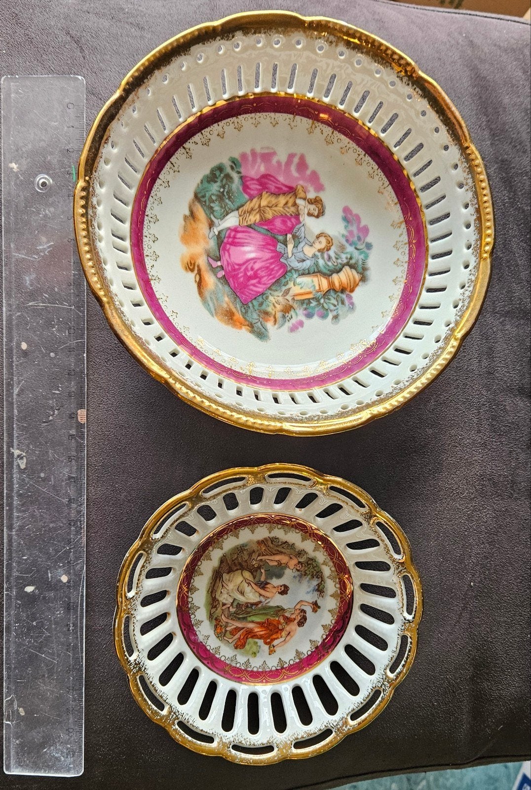 Twee decoratieve schaaltjes met romantische afbeelding, Ophalen of Verzenden