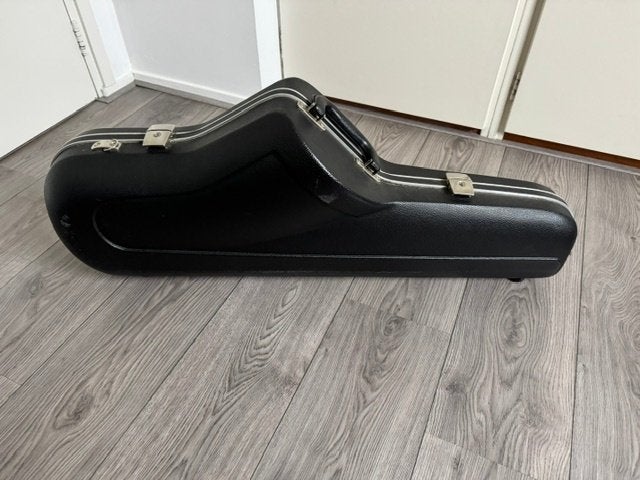 Vormkoffer voor tenorsaxofoon, Muziek en Instrumenten, Behuizingen en Koffers, Ophalen, Gebruikt, Saxofoon