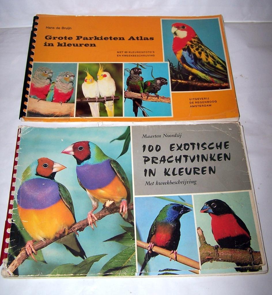 2 prachtige foto-vogelboeken. Parkieten- en vinken. Izgs., Ophalen of Verzenden, Zo goed als nieuw, Vogel, Overige typen